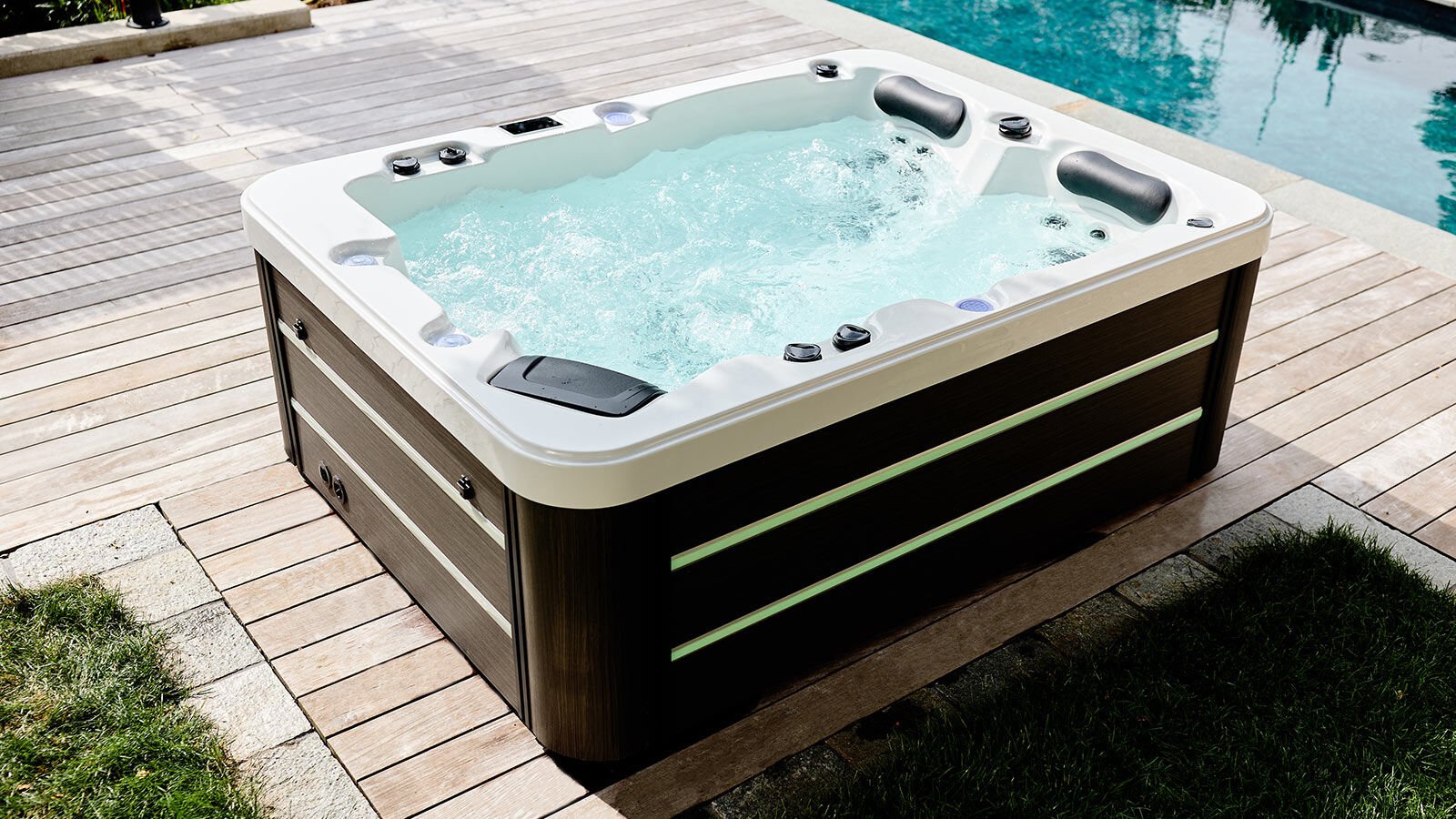 balearis-whirlpool-erstbefuellung-pool-pumpen-aktiv_1600x900-1 balearis-whirlpool-erstbefuellung-pool-pumpen-aktiv_1600x900-1